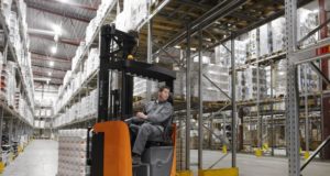 Как правильно выбрать складскую технику?