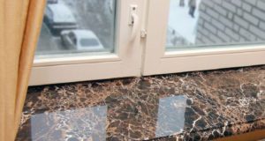 Подоконник из мрамора: надежность и эстетика