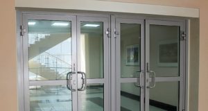 Плюсы алюминиевых дверей