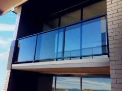 Виды стеклянных ограждений для балкона