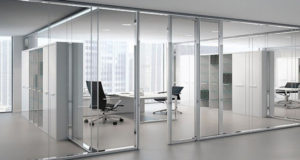 Плюсы офисных перегородок из стекла