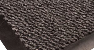 Как правильно выбрать грязезащитный коврик?