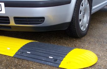 Лежачий полицейский: законность, установка и демонтаж