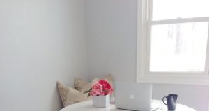 Обеденный стол для маленькой кухни