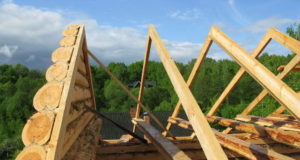 Строительство крыши на бревенчатый дом