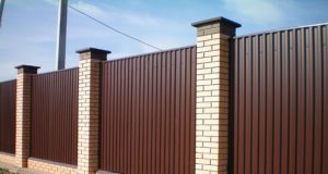 Дачные заборы из профнастила: все за и против
