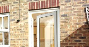 Плюсы пластиковых входных дверей