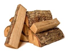 Дубовые дрова — лучший материал для растопки камина