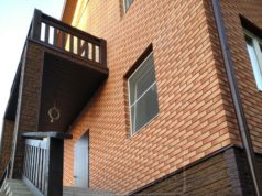 Как самостоятельно обшить цоколь дома сайдингом: подробная инструкция