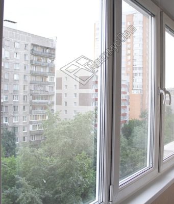 В какое время года лучше заниматься остеклением балкона?