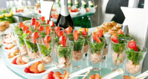 Кейтеринг: зачем нужно выездное обслуживание на мероприятии
