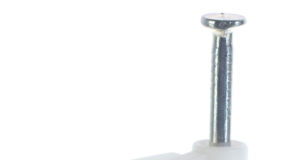 Краткое описание и область применения скобы для кабеля