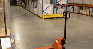 Гидравлическая рохля: обязательный атрибут складских помещений