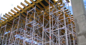 Преимущества использования телескопических стоек под опалубку