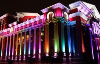 Особенности фасадного освещения городских домов