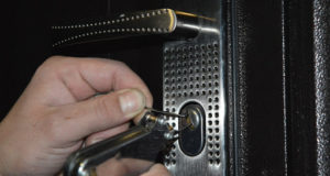 Методы вскрытия дверных замков