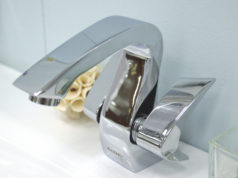 Выбираем смеситель для умывальника: необычные модели для модной ванной