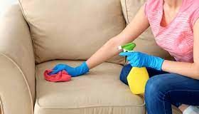 Как удалить пятна с обивки мягкой мебели?