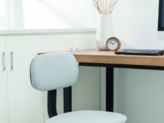 Какой стул купить школьнику к письменному столу?