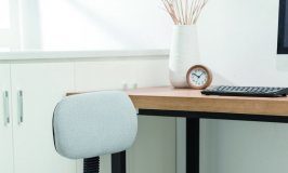 Какой стул купить школьнику к письменному столу?