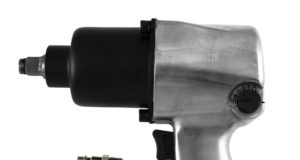 Гайковерт пневматический: воздух крутит гайки