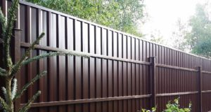 Руководство по возведению забора из профнастила