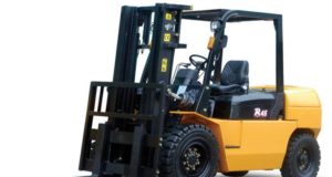 Кто использует вилочные погрузчики?