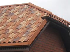 Достоинства и недостатки кровли из композитной черепицы