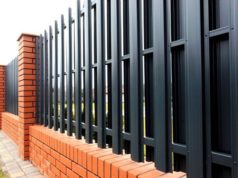 Евроштакетник: современный материал для огораживания участков