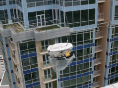 Подъем мебели на этаж методом промышленного альпинизма