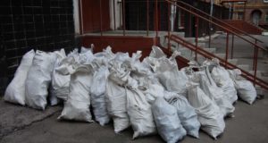 Кто должен вывозить строительный мусор после ремонта квартиры?