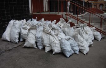 Кто должен вывозить строительный мусор после ремонта квартиры?