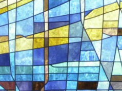 Преимущества использования витражного цветного стекла