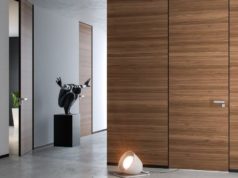 Дверь со скрытой коробкой и стеновыми панелями: особенности и преимущества