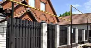 Как выбрать забор для частного дома?