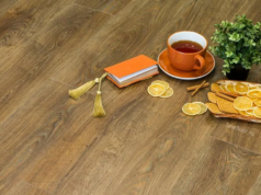 Кварцвиниловая плитка для пола: особенности и преимущества