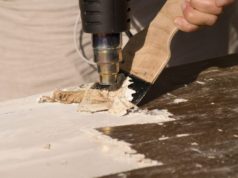 Как очистить деревянную поверхность от краски