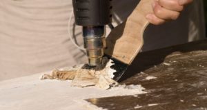 Как очистить деревянную поверхность от краски