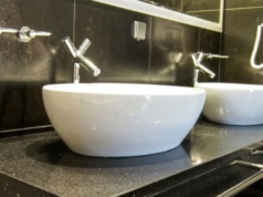 Столешница из искусственного камня в ванную