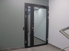 Преимущества дверей из алюминиевого профиля