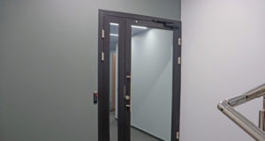 Преимущества дверей из алюминиевого профиля