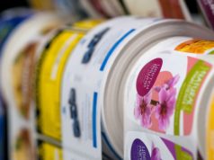 Печать наклеек: особенности и преимущества