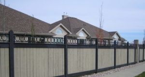 Забор из профнастила: особенности и преимущества