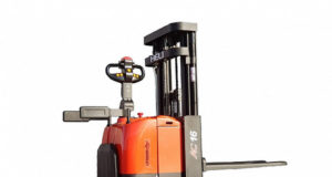 Преимущества самоходных штабелеров