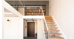 Как выбрать лестницу в двухуровневую квартиру?