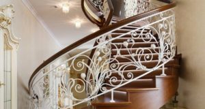 Кованные перила: особенности и преимущества