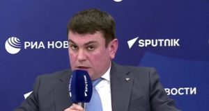 Замминистра Юрий Гордеев осмотрел ход строительства жилых домов в Норильске