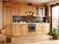 Преимущества деревянной кухни на заказ