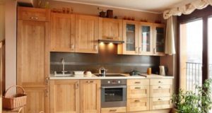 Преимущества деревянной кухни на заказ