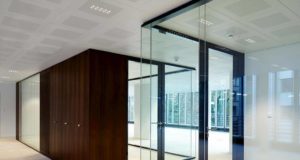 Преимущества стеклянных перегородок